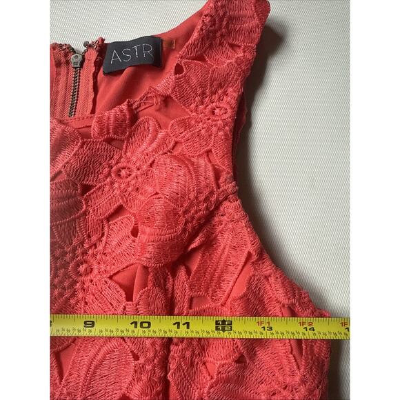 ASTR The Label Coral Sleeveless Lace Sheath Dress - Medium - Picture 4 of 7